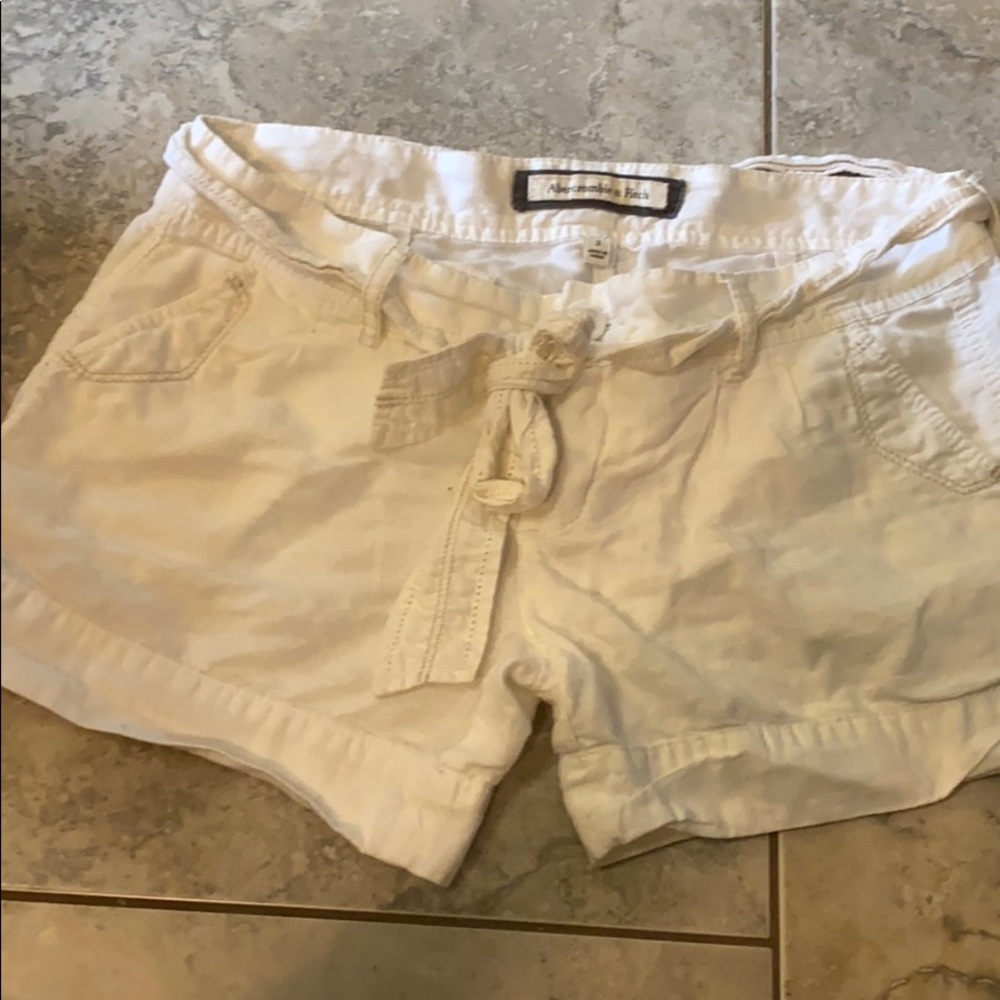 White Junior Abercrombie &Finch shorts sz 2